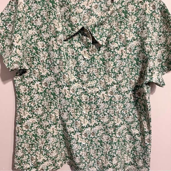 Green Floral  Blouse - Picture 2 of 4
